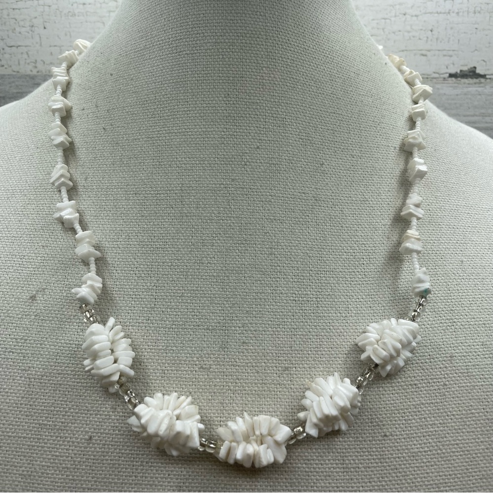Boho Unsigned White Puka Shell Seed Bead Barrel Clasp Twist Necklace